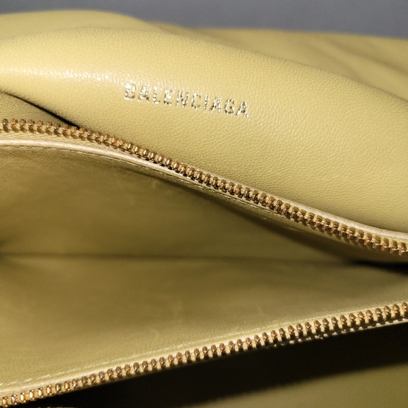 Authentic Balenciaga 2024 Crush Medium Chain Bag - Picture 8 of 11